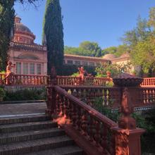 Uno de los jardínes de la vivienda