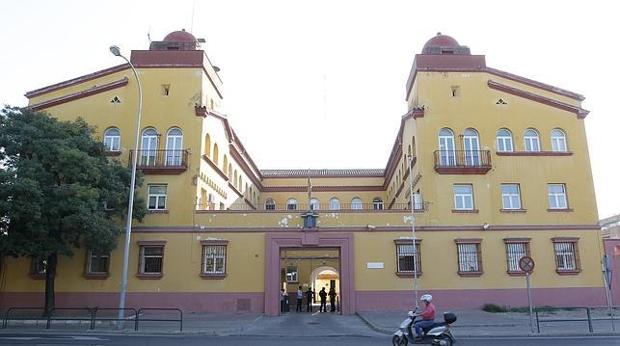 Una cordobesa devuelve una cartera con 600 euros que encontró tirada cerca de La Corredera