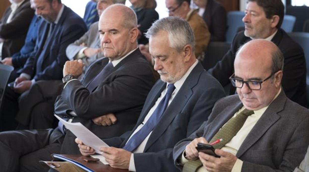 Chaves, Griññán y Zarrías, durante una sesión del juicio