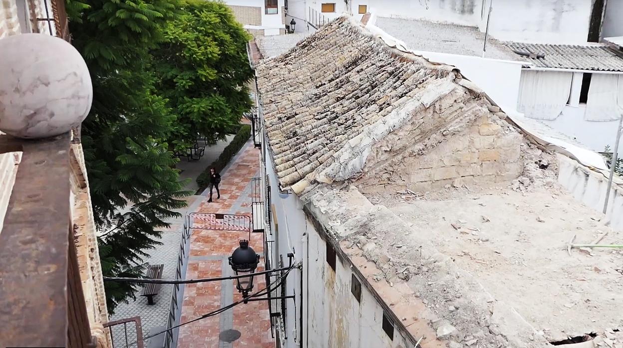 Edificio en ruinas de la calle Flores de Lucena