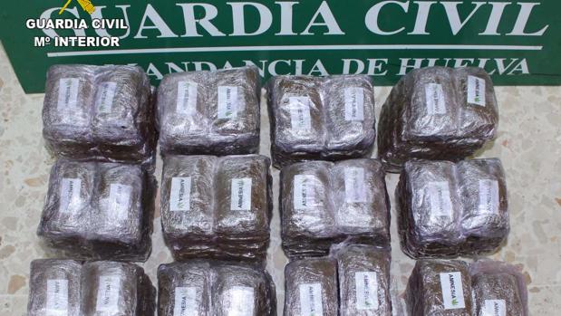 Detenido en Huelva cuando transportaba 14 kilos de droga en el maletero de su coche