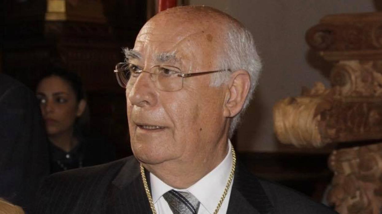 Pedro Reynoso, hermano mayor honorario del Caído