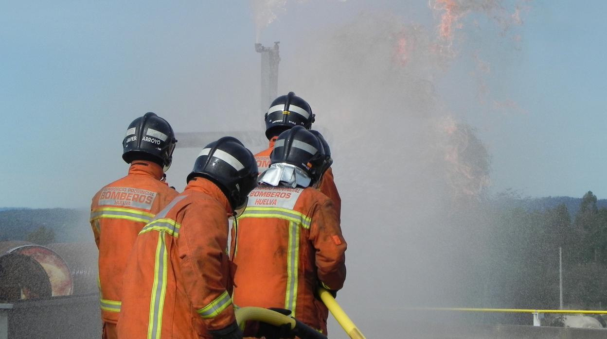 Efectivos del Consorcio de Bomberos de Huelva en una intervención