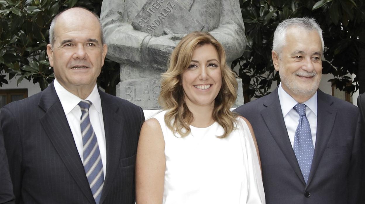 Susana Díaz, junto a Chaves y Griñán en 2013, cuando fue investida presidenta por primera vez