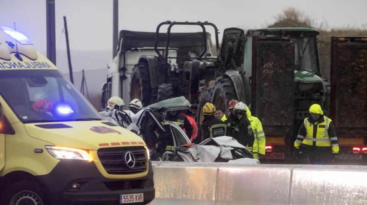 Bomberos en el accidente del viernes