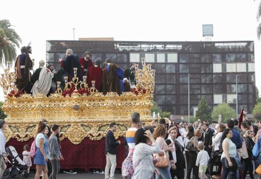 El paso de la Sagrada CEna en el Jueves Santo de 2017