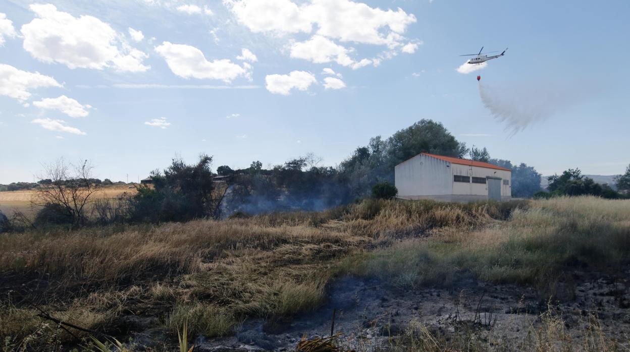 Un avión sofoca un conato en Córdoba