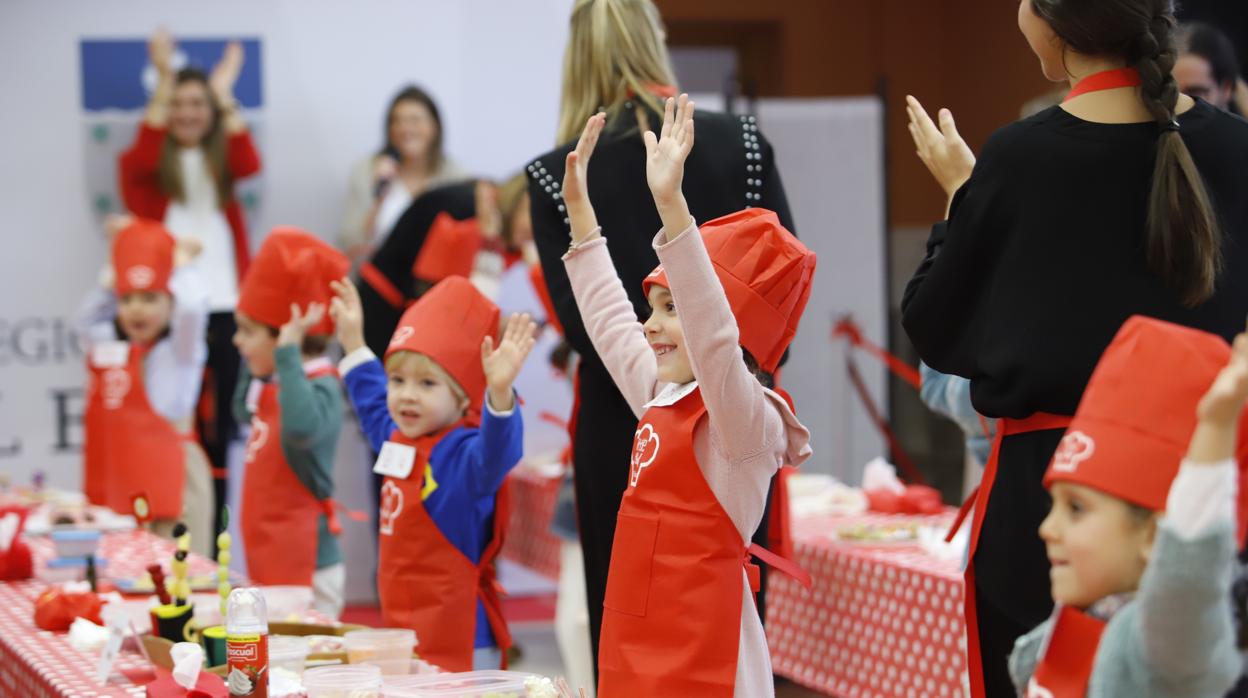 Los alumnos de los centros de Fomento durante el concurso de cocina