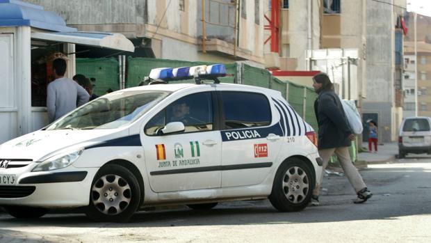 Secuestra a dos chicas fugadas de un centro de menores de Málaga y abusa de una de ellas