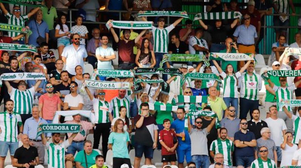 Afición del Córdoba CF durante un partido