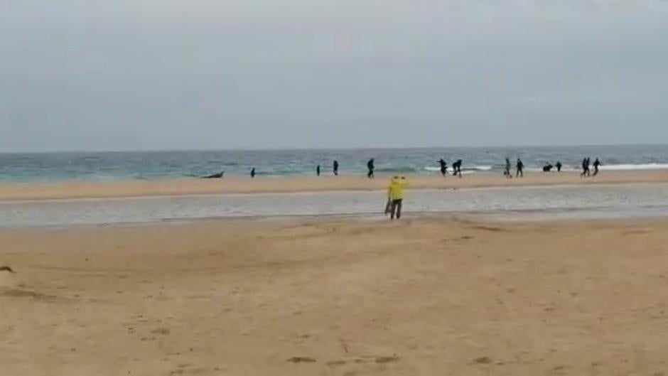 Una veintena de inmigrantes desembarca en la playa de Los Lances de Tarifa