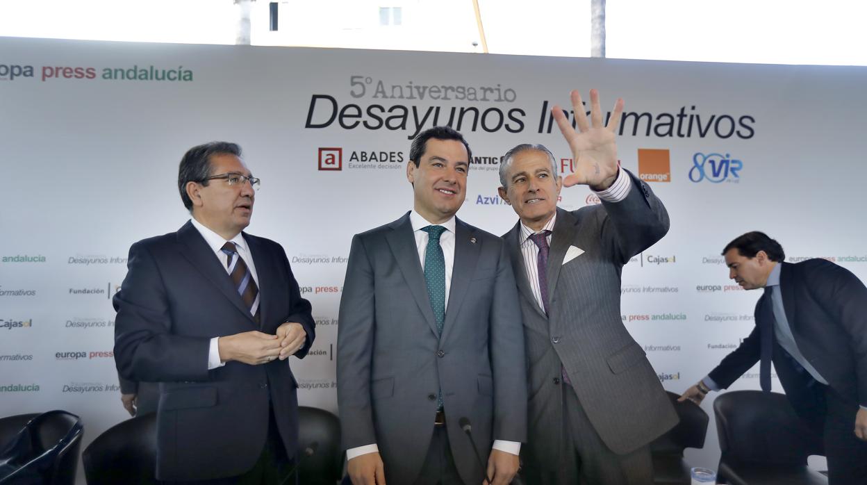 El presidente de la Junta Juanma Moreno participa en el aniversario de los Desayunos de Europa Press