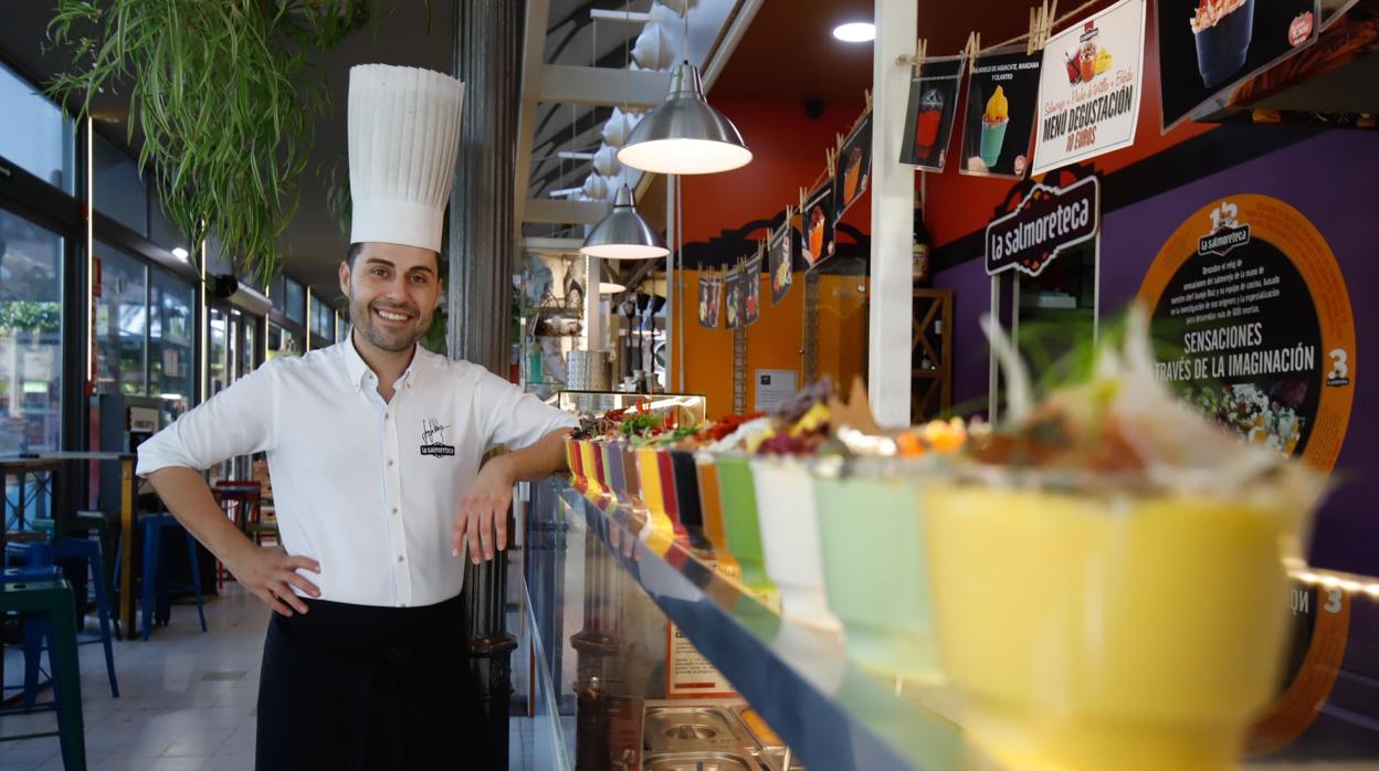 Juan José Ruiz, en La Salmoreteca, en el Mercado Victoria de Córdoba