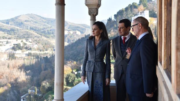 La Reina Letizia inaugura en la Alhambra una exposición sobre los bereberes de Granada