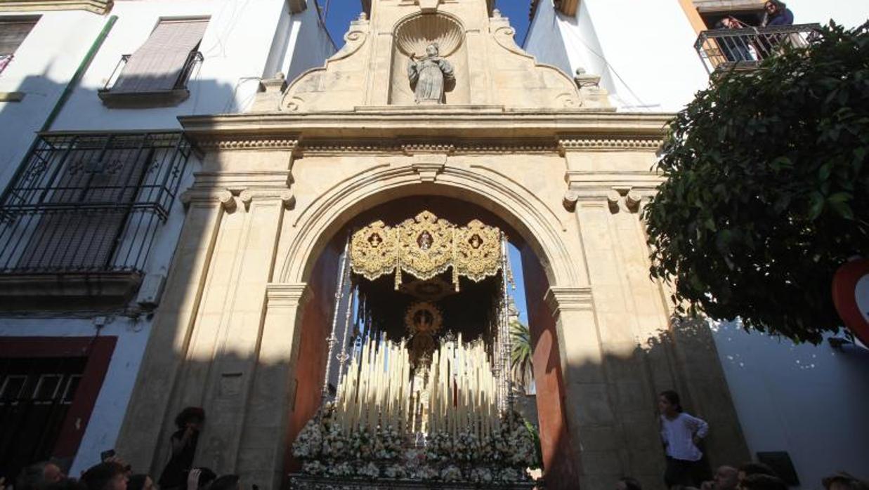 La Virgen de la Candelaria saliendo del Compás de San Francisco