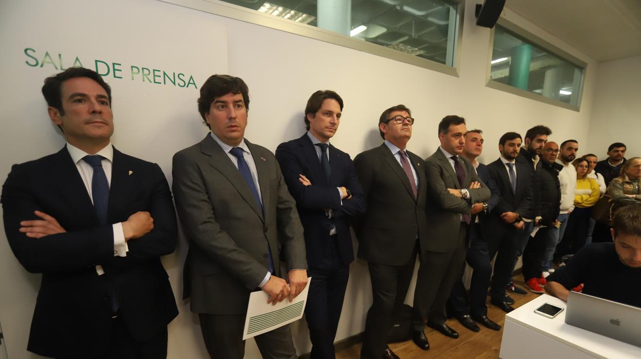 Los futuros consejeros del Córdoba CF, en la sala de prensa del estadio