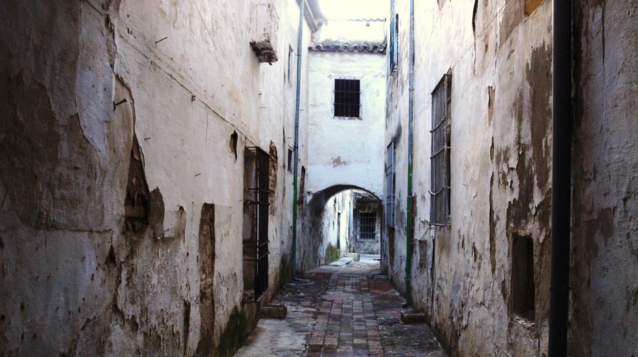 Callejón bajomedieval o árabe en la zona de Santa Marta