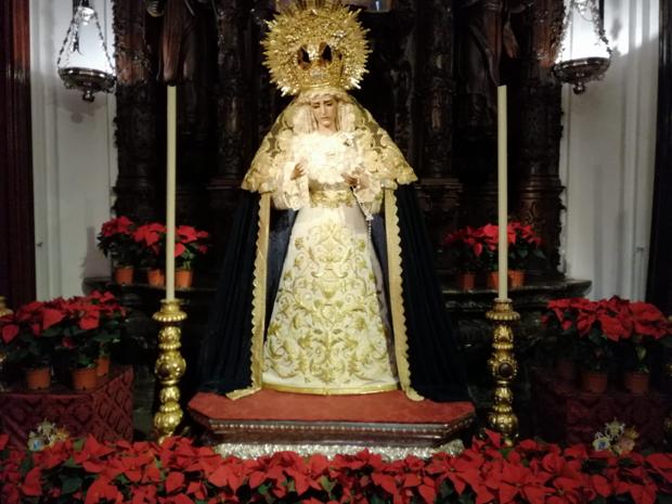 La Reina de los Mártires de Córdoba luce entre flores de pascua por la integración de discapacitados