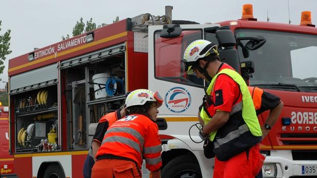 Dos hombres evacuados al hospital tras incendiarse una casa rural en Moguer