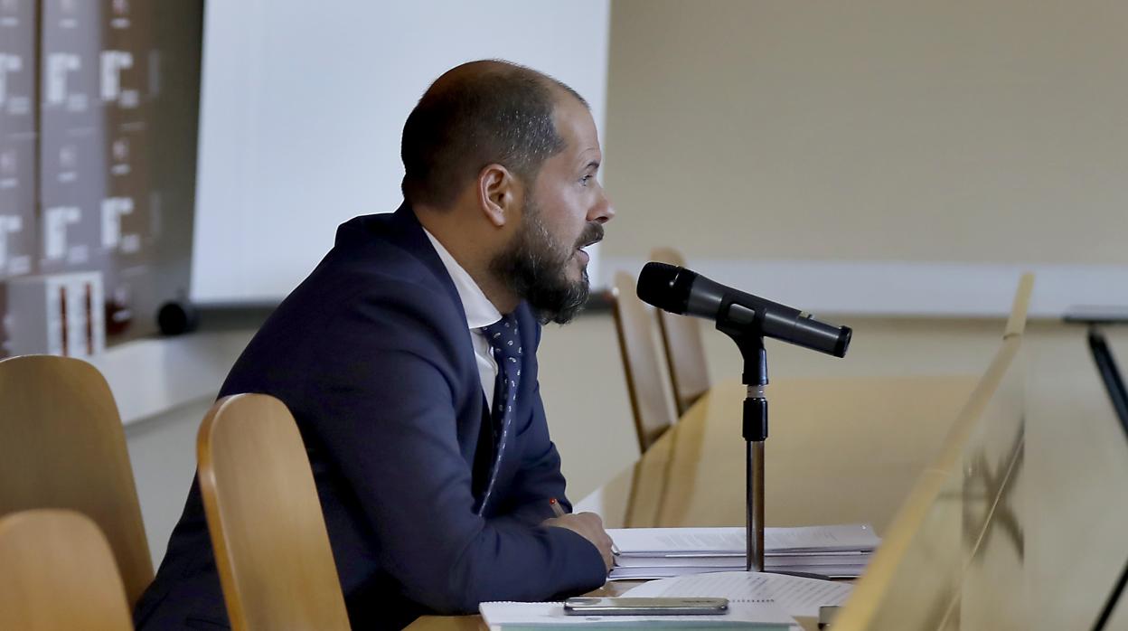 Germán Fernández, coordinador de los servicios jurídicos de UGT Andalucía durante su intervención