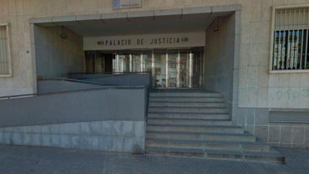 Condenado a dos años de cárcel por abusar de la hija de su compañera de piso en Huelva