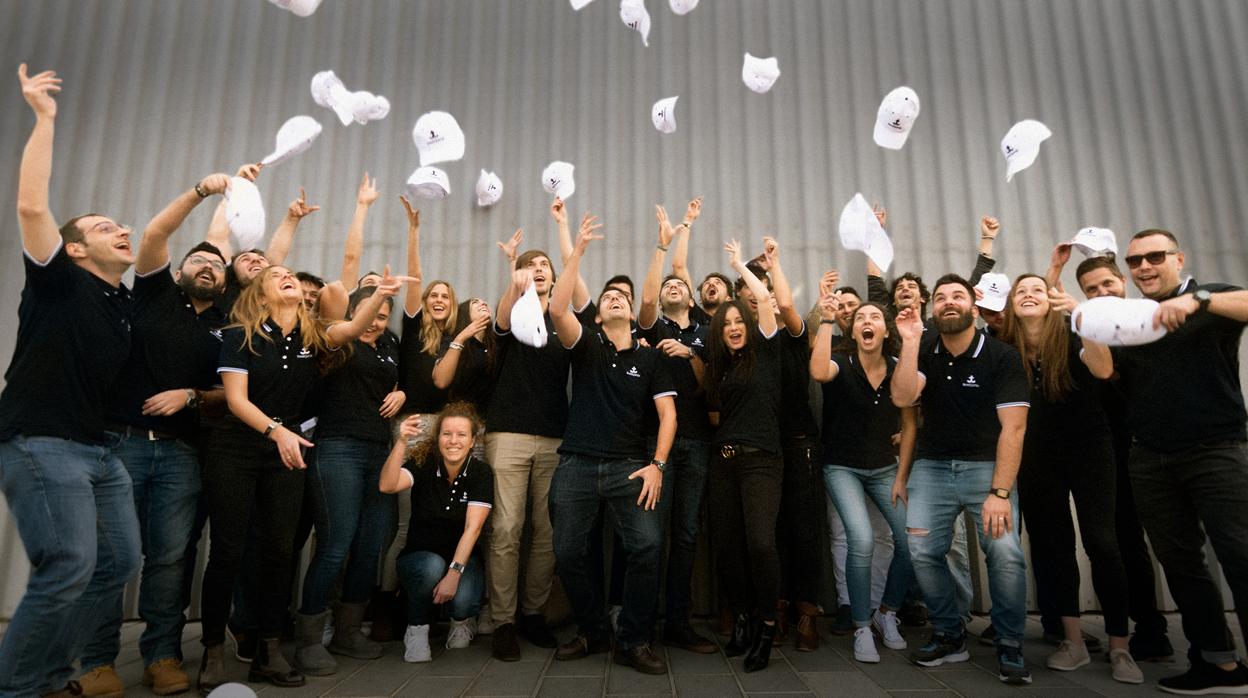 Trabajadores de Boatjump celebran el hito de los 10 millones