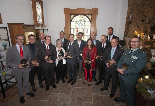 Juanma Moreno junto al resto de premiados