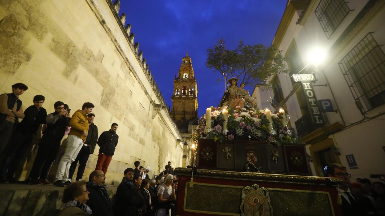 La Divina Pastora a su paso por la Mezquita Catedral de Córdoba