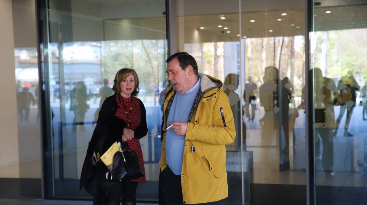 Antonio Navarrete, en la puerta de la Ciudad de la Justicia