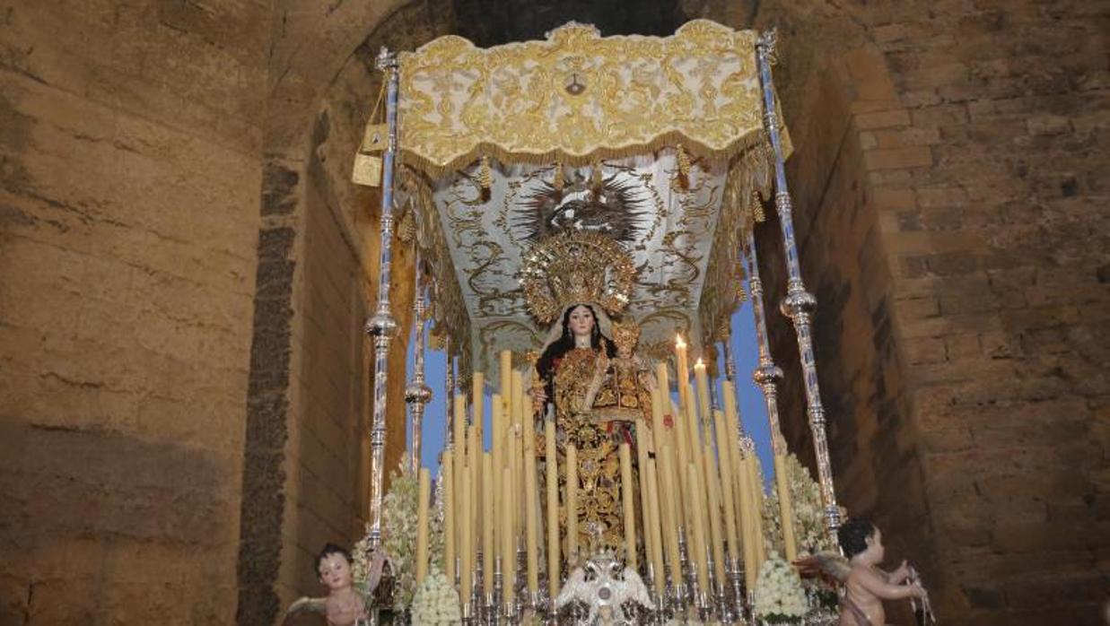 La Virgen del Carmen de San Cayetano en su salida procesional en julio