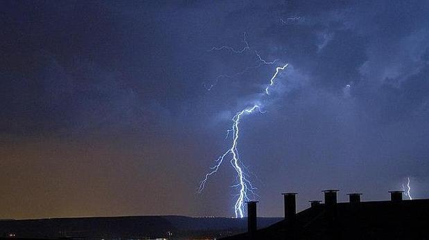 Un trueno alerta a media Córdoba de madrugada