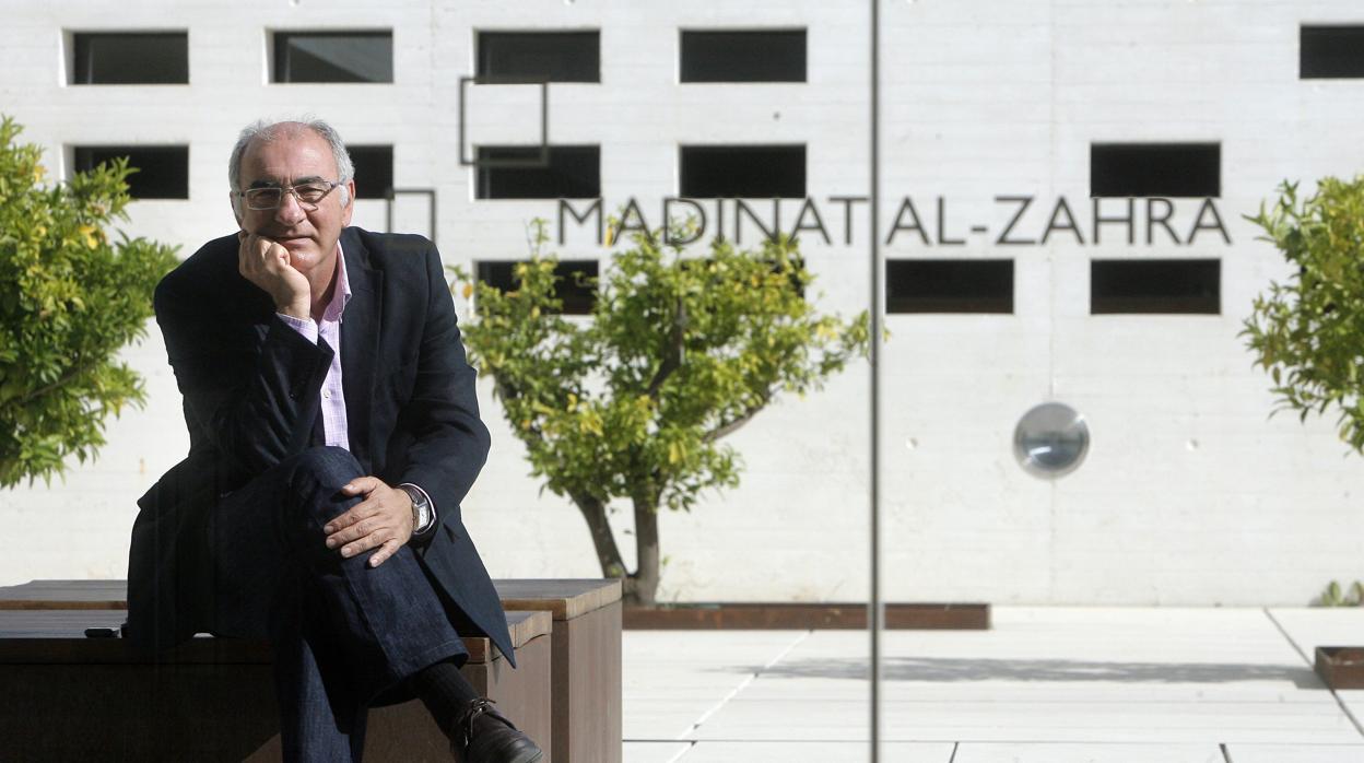 Antonio Vallejo, en el Centro de Visitantes de Medina Azahara en 2010