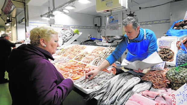 Los mercados de Córdoba se preparan para vestir la mesa de las cenas de Nochevieja