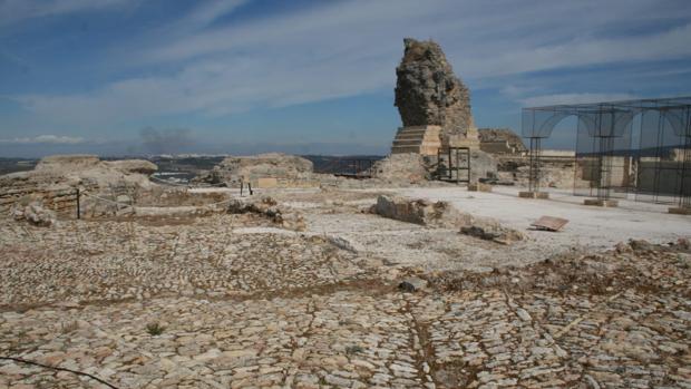 La Comisión de Patrimonio aprueba la consolidación de la entrada en recodo del castillo de Aguilar