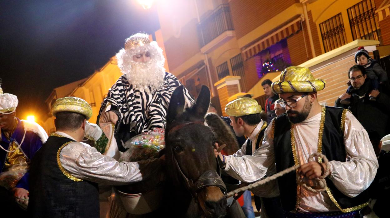 Sus Majestades los Reyes Magos adelantaron ayer su visita a Lucena