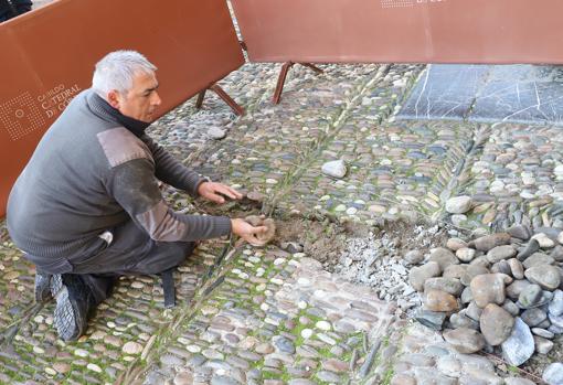 El Cabildo Catedral de Córdoba repara la iluminación del Patio de los Naranjos dañado por las lluvias