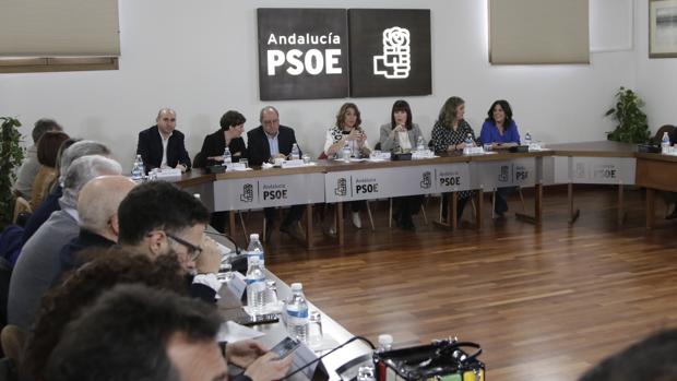 El giro radical del PSOE andaluz: del no a Podemos al sí al referéndum y la mesa bilateral de Cataluña
