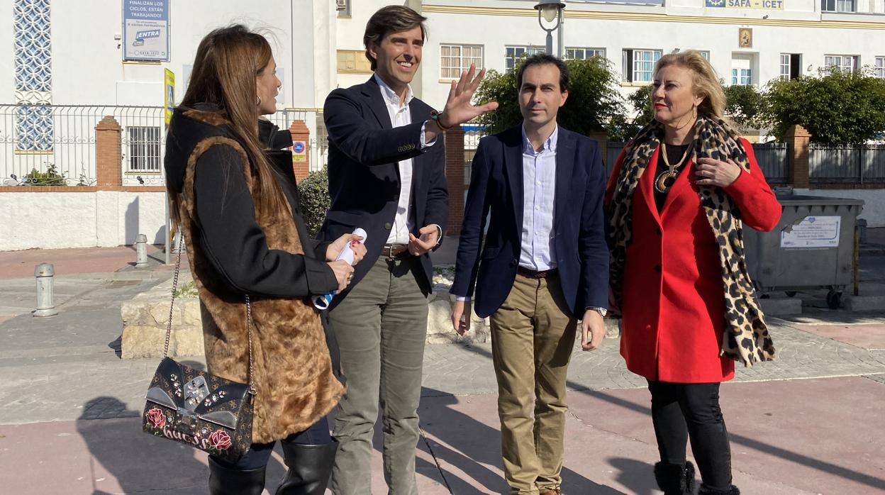 Elisa Pérez de Siles, Pablo Montesinos, Miguel Ángel Ruiz y Carolina España, antes de la reunión con los representantes de la escuela concertada