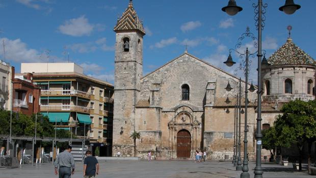 El alcalde de Lucena anuncia la construcción de un nuevo aparcamiento público en el centro urbano