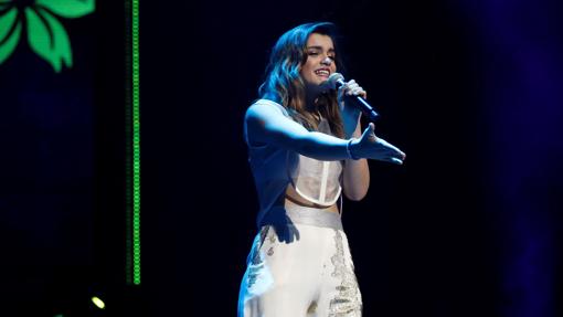 Imagen de una actuación de Amaia durante un concierto