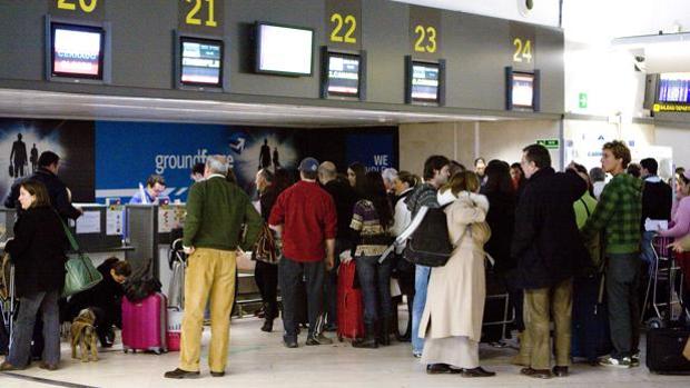 El avión que llevaba a empresarios a Portugal desde Sevilla, obligado a volver por problemas técnicos