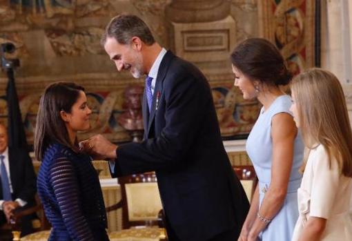 Raquel Serrano recibió en junio del año pasado la Orden al Mérito Civil que entregan Sus Majestades los Reyes