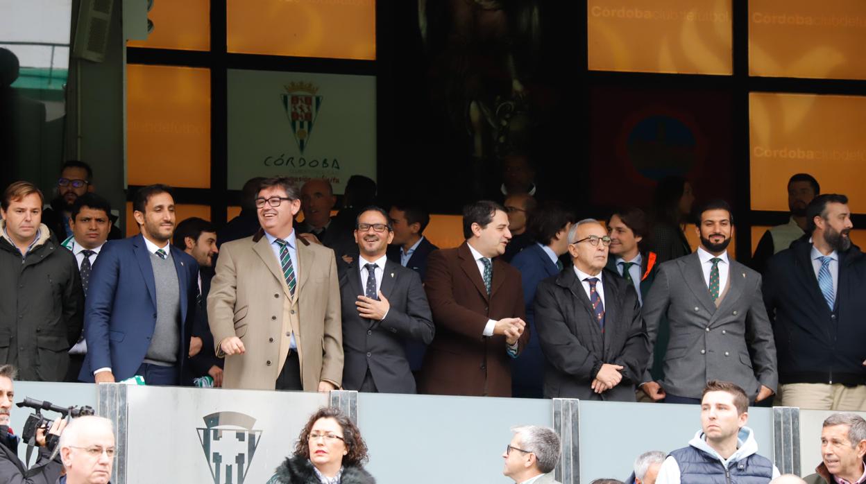 Los representantes de Infinity, en el último partido en el palco de El Arcángel