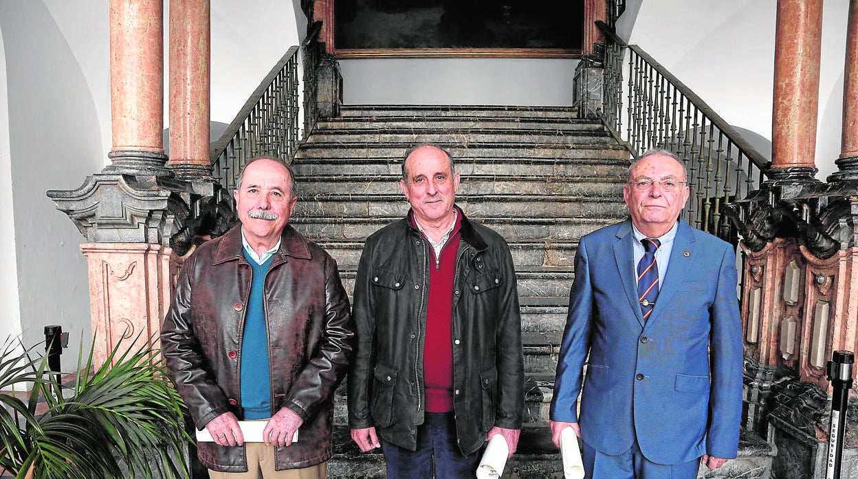 Los agentes Ruiz, Crespo y Lara en el homenaje en la Diputación de Córdoba