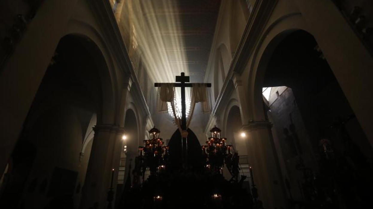 La Virgen de la Soledad en la parroquia de Santiago