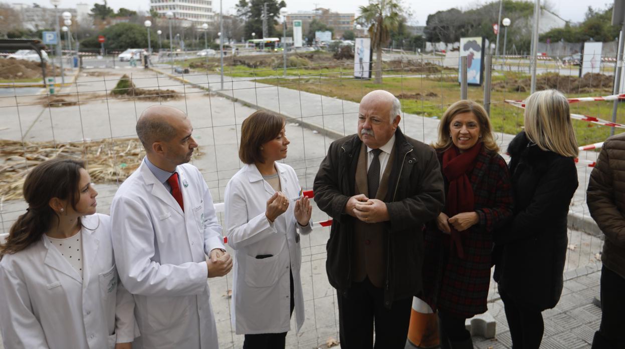 El consejero de Salud, Jesús Aguirre, durante su visita a Córdoba