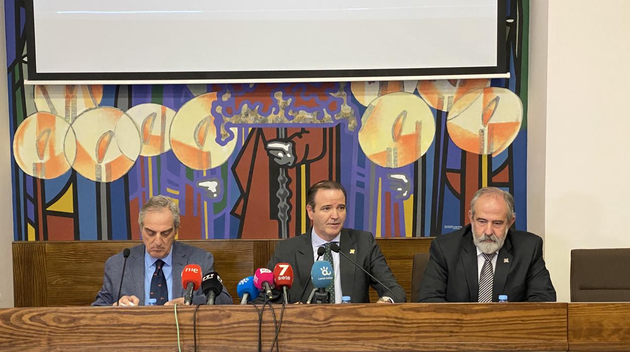 Luis Merino, Pablo Atencia y José Carlos Garín en la presentación de los actos