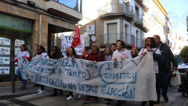 Las limpiadoras de institutos en Lucena barajan reanundar la huelga