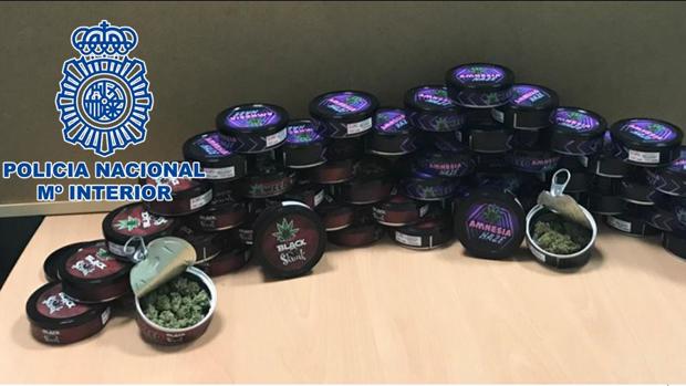 Detienen a dos jóvenes transportando marihuana en latas de conserva con apariencia legal en Granada