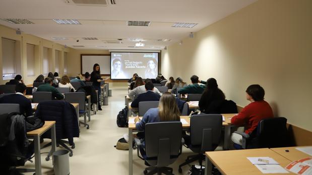 Unos 400 candidatos realizan las primeras pruebas de admisión de la Universidad Loyola en Córdoba y Sevilla